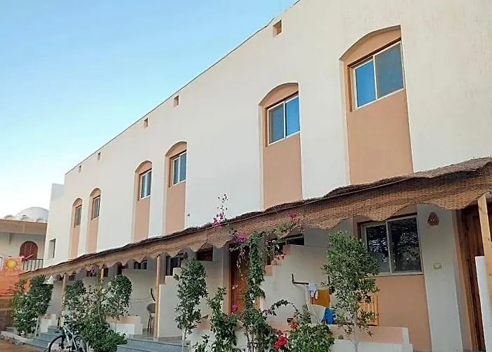 Al Deira Hotel *